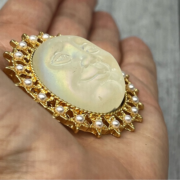 288. Vintage Celestial Luminous Iridescent Glass Face Faux Pearl Brooch Pendant - Picture 6 of 11